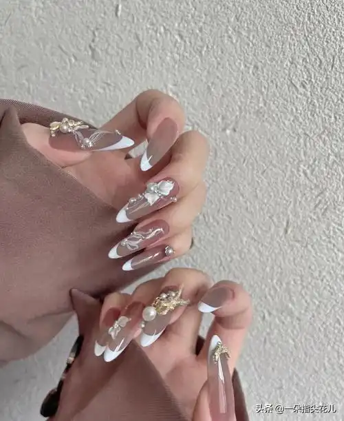 美甲甲片款式图片(推荐10款显白好看的美甲款式)