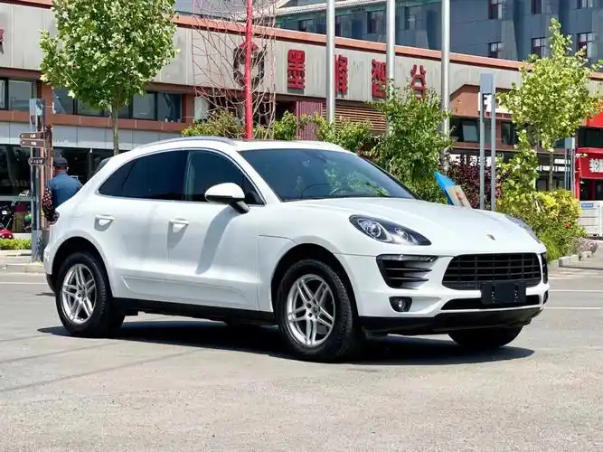 畅销保时捷白红配色小suv