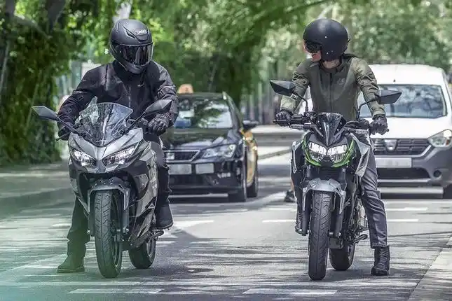 川崎摩托车整车