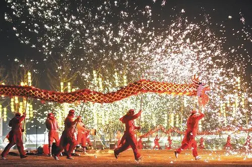 赏花灯,猜灯谜,赏民俗……元宵节,满满的幸福感