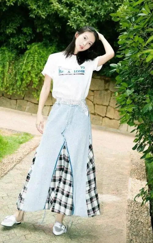 金晨最近生活照金晨牛仔裤写真高清图片