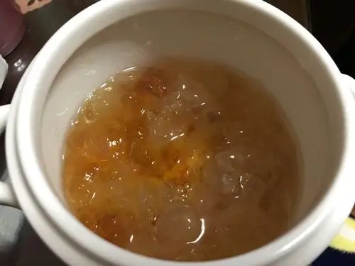 小豆包她娘做的桃胶皂角米炖银耳