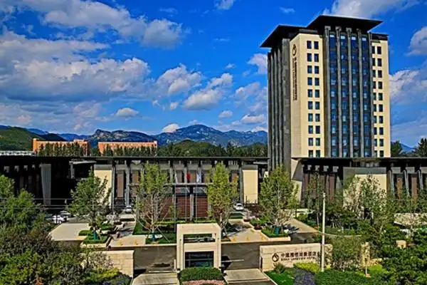 中建雁栖湖景酒店庭院景观与现代商务完美融合的典范