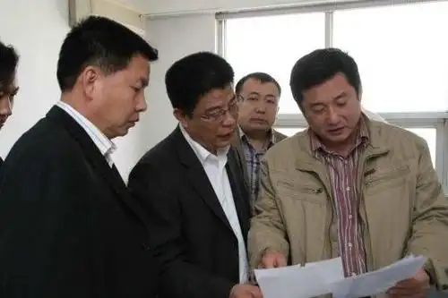 华东管理局副局长一行莅临东航山东进行调研