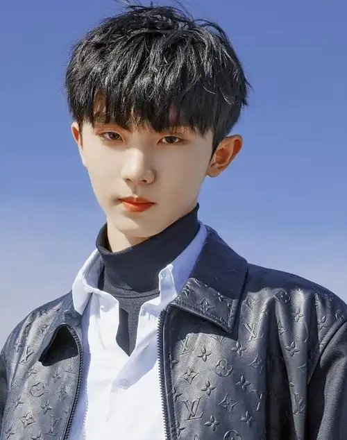 马嘉祺换发型,好似回到当练习生的状态,熟悉的小野马归来了