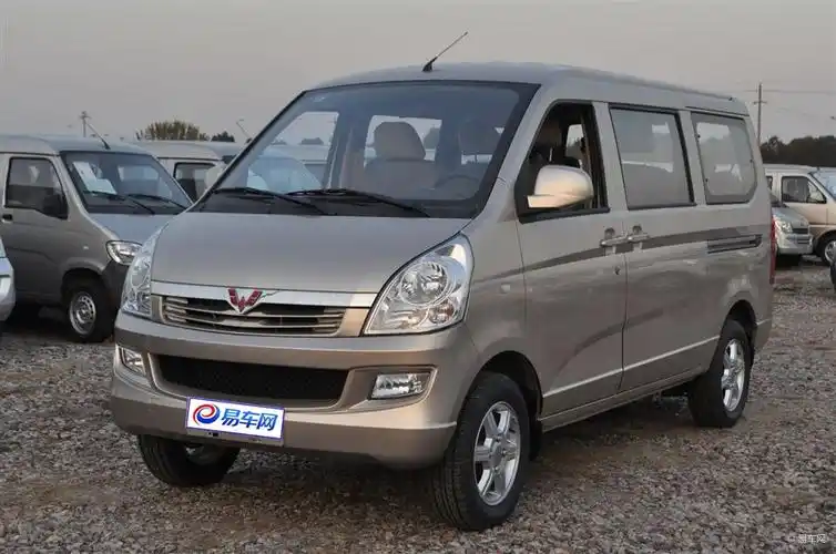 五菱荣光 外观—亮米黄