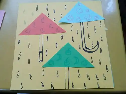 本月的美术活动主题一一三角形变魔术