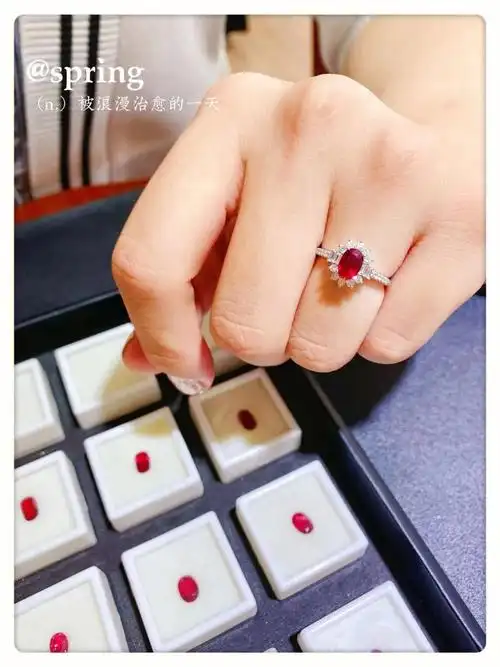 妈妈送的1克拉定制红宝石戒指