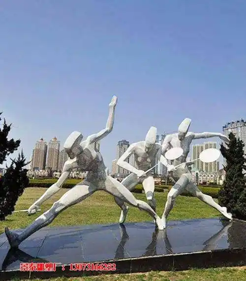 展现出生动姿态和力量之美的不锈钢运动人物雕塑小品