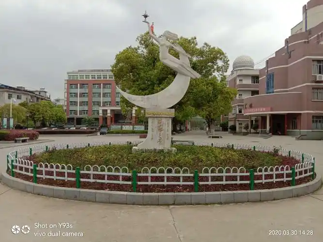 (家长学生篇)最是一年春好处,烟雨散去燕归来——都昌二中2020年春季