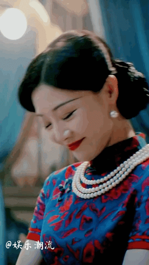 邓家佳旗袍装真绝旗袍天花板也不为过吧