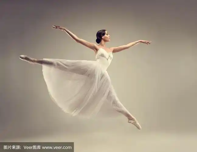 经典芭蕾之美.芭蕾舞演员正在表演古典舞蹈.