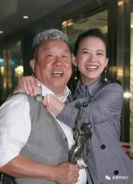 曾志伟现任妻子 曾志伟的妻子王美华插图