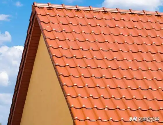 农村建房大家都喜欢盖瓦,不但可以丰富房屋造型,还起到装饰效果;也