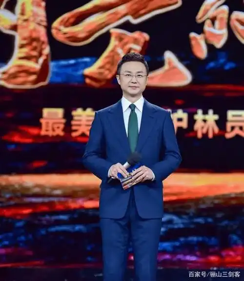 央视"名嘴"刚强,娶2婚北京卫视"一姐"春妮,丁克17年得爱子