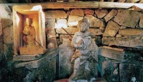 有人拍到了金箍棒金箍棒惊现孙悟空古墓中