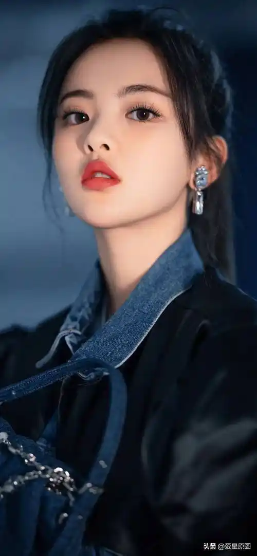 了中国内地新星杨超越各个时期经典的艺术超清原图写真壁纸七十七张