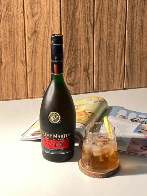 每逢佳节也跟爸爸经常摸摸酒杯底98中秋故意选了人头马v