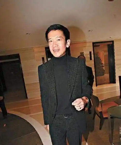 也是香港纺织女王的前夫,做高档钟表发家_潘迪生_杨敏德_父亲