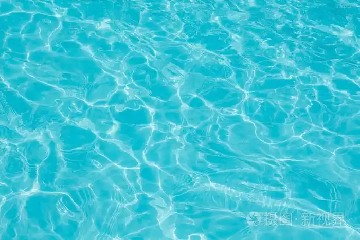 在游泳池里的水的质地照片-正版商用图片1klb0h-摄图新视界