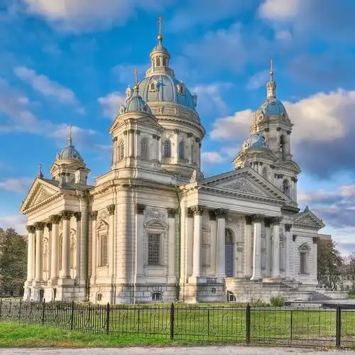 洛可可式建筑是欧洲18世纪中期到19世纪初期流行于法国的一种建筑风格