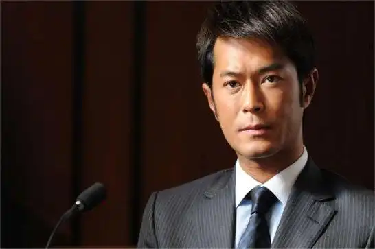 至今没有娶妻的10位大龄男星,星爷周星驰在列,各有各的苦衷