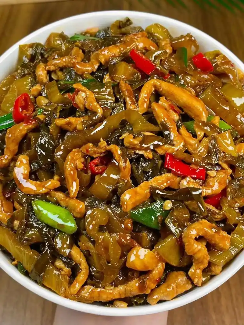 老妈做的酸菜炒肉丝真的巨下饭巨好吃! - 抖音
