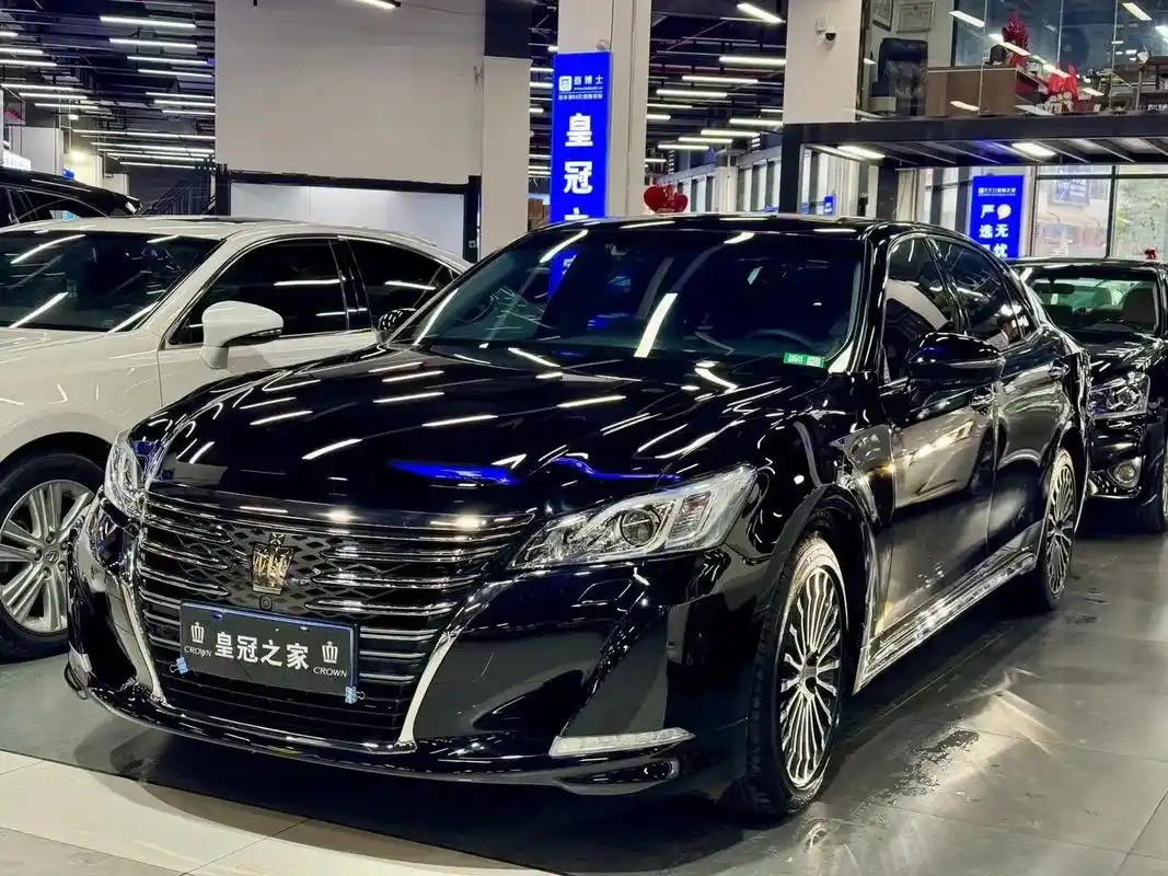 最新到店2020年皇冠2.0t运动版,女富婆一手车0过户,实 - 抖音