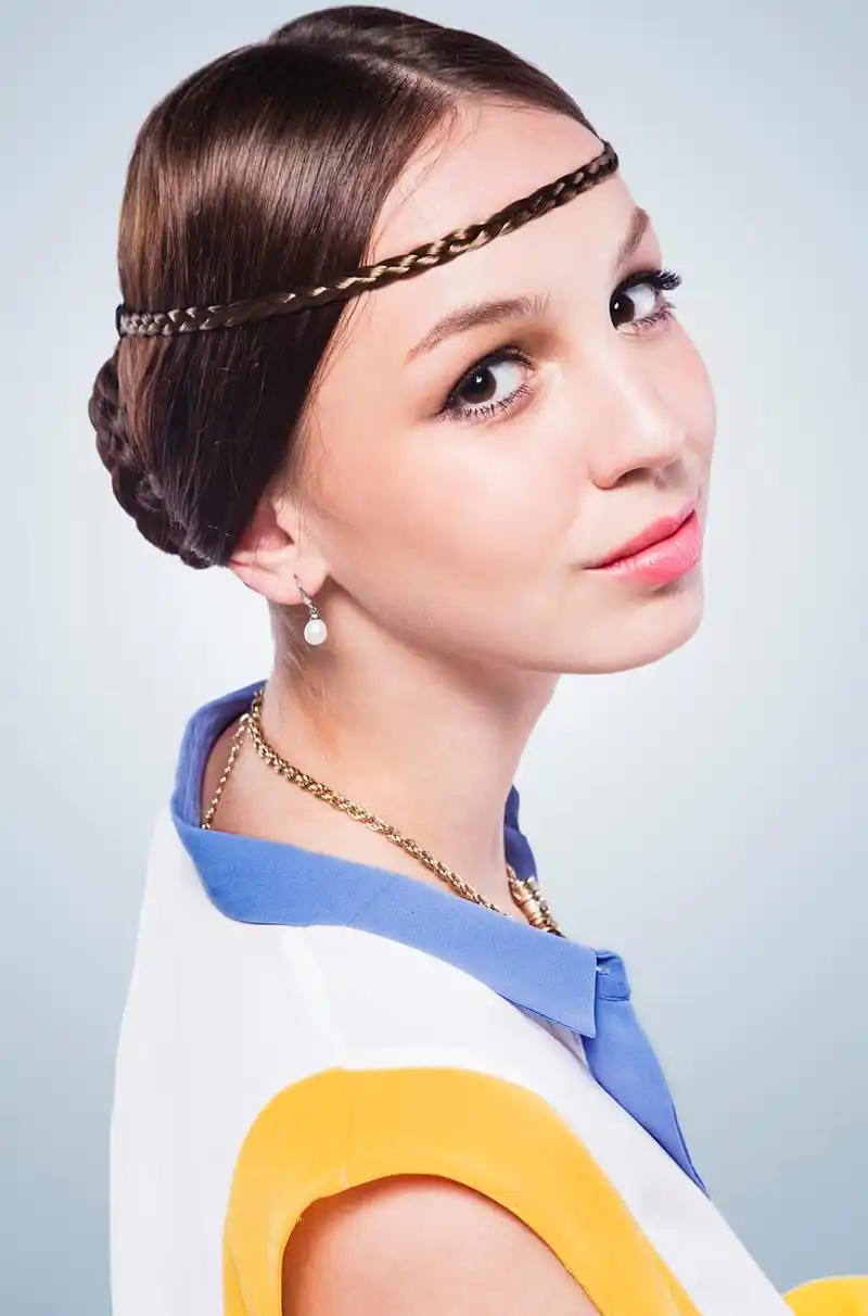 有一个犹太女人,老公跑了以后,她不哭也不闹,只是去买了一群鸽子在