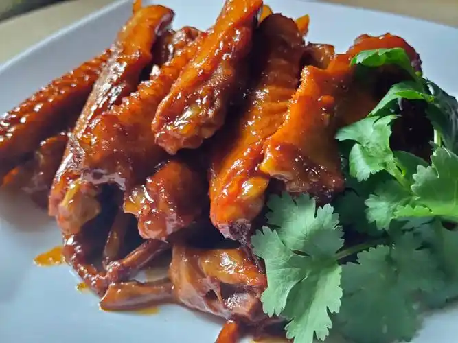 红烧鸭翅的家常做法(家庭版红烧鸭翅好吃过瘾)