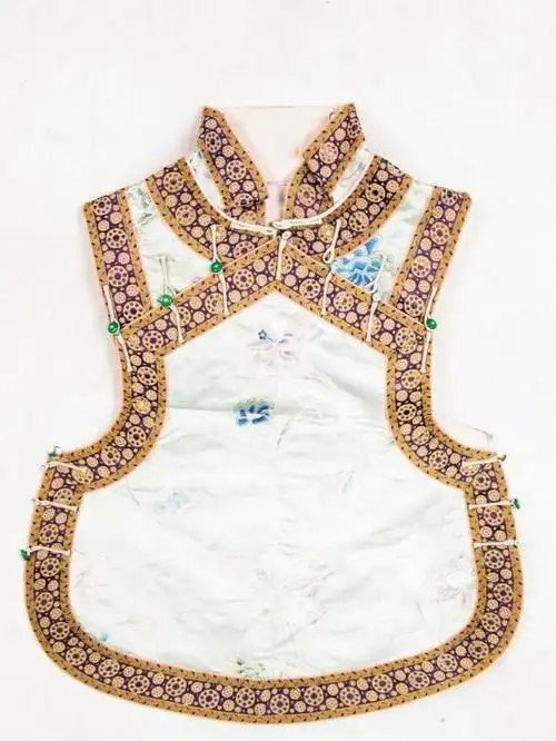 清月白缎绣花镶边夹坎肩