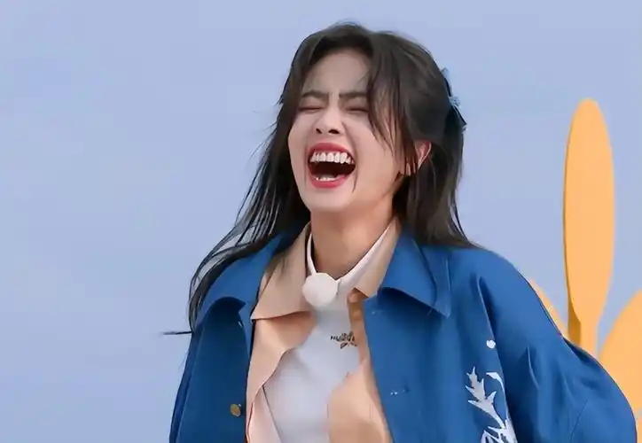 《奔跑吧》一期大爆,冲着白鹿去看的,却对33岁的她挪不开眼!