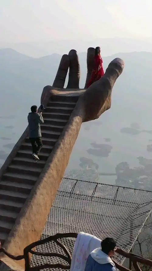 百米悬崖上的网红佛手你敢来上去打卡吗