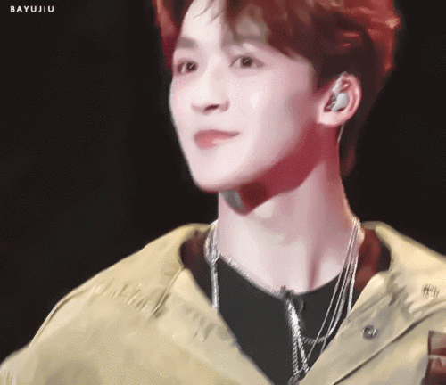 给r1se105号选手何洛洛的动图表白楼 洛洛的帅气美.