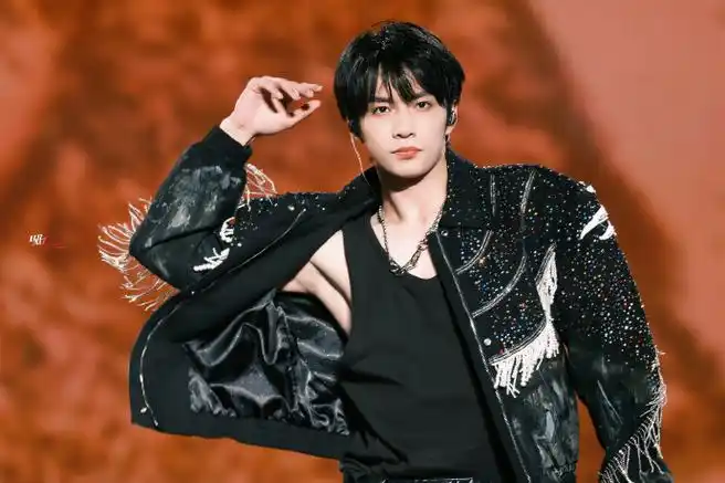 今日星拍放送##刘耀文墨镜solo##腾讯音乐由你榜