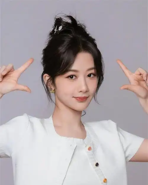 18位女星证件照曝光,没有对比就没有伤害,你觉得谁是天生丽质?