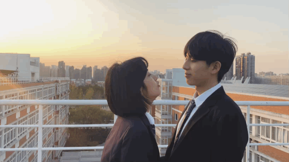 去爱一个偏爱你的人