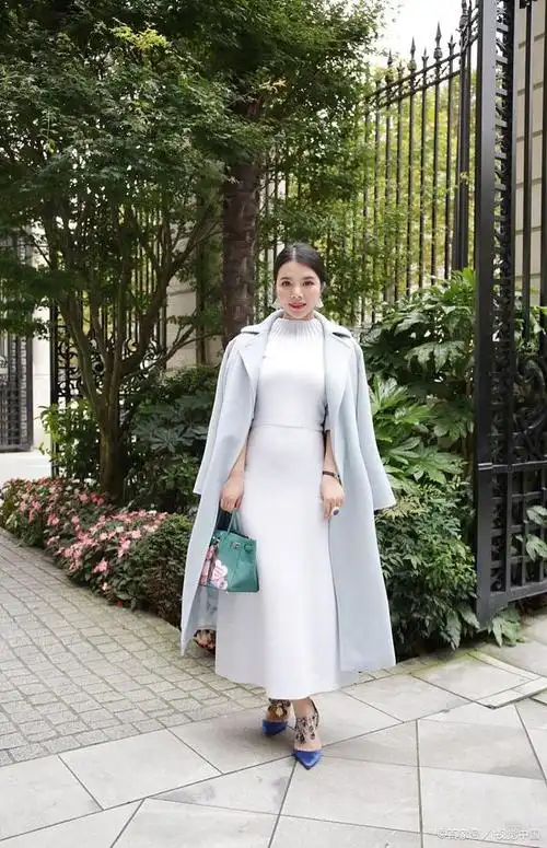 看看越南女孩穿越南奥黛