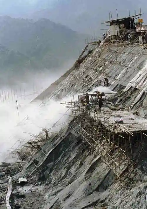 图文:龙滩水电站左岸边坡支护工程