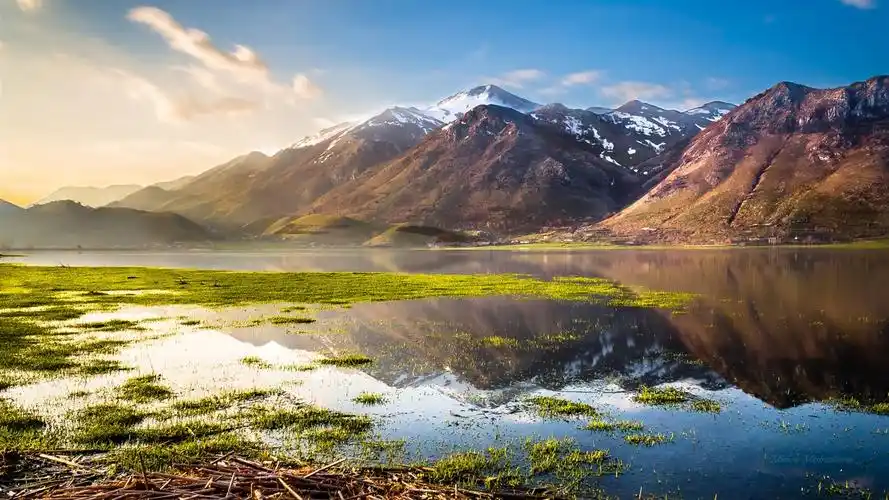 意大利美丽的自然风光,湖,山,草,水,蓝天 壁纸 - 1600x900