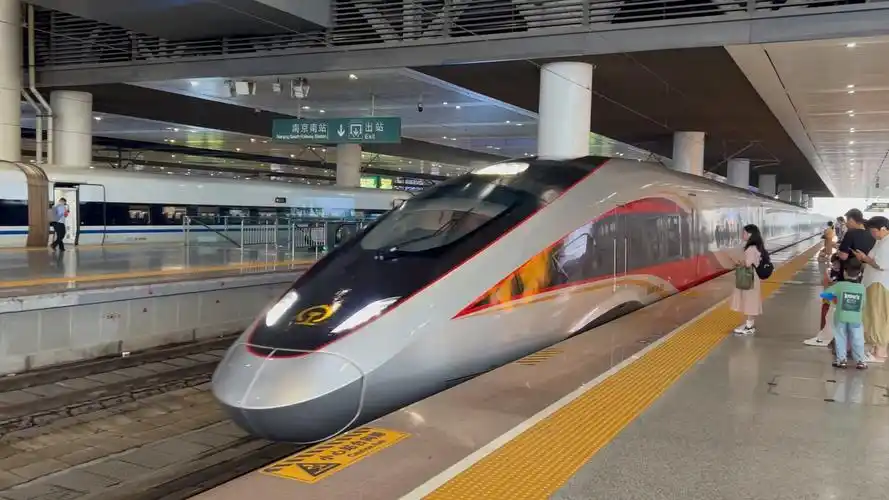 【中国铁路】最新的17节编组智能复兴号——cr400bf-bs光顾杭州!