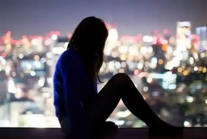 一个人孤独久了的表现(一个人越活越孤独的几种征兆)_可可情感网