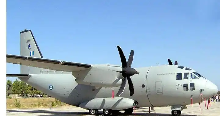 c-27j运输机(二)配备两具与c-130"大力士"运输机相同的涡轮螺旋桨引擎