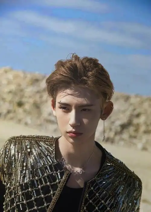 小鬼王琳凯粉黑发色#凭颜值撑起来的发色,人间调色盘不是吹的