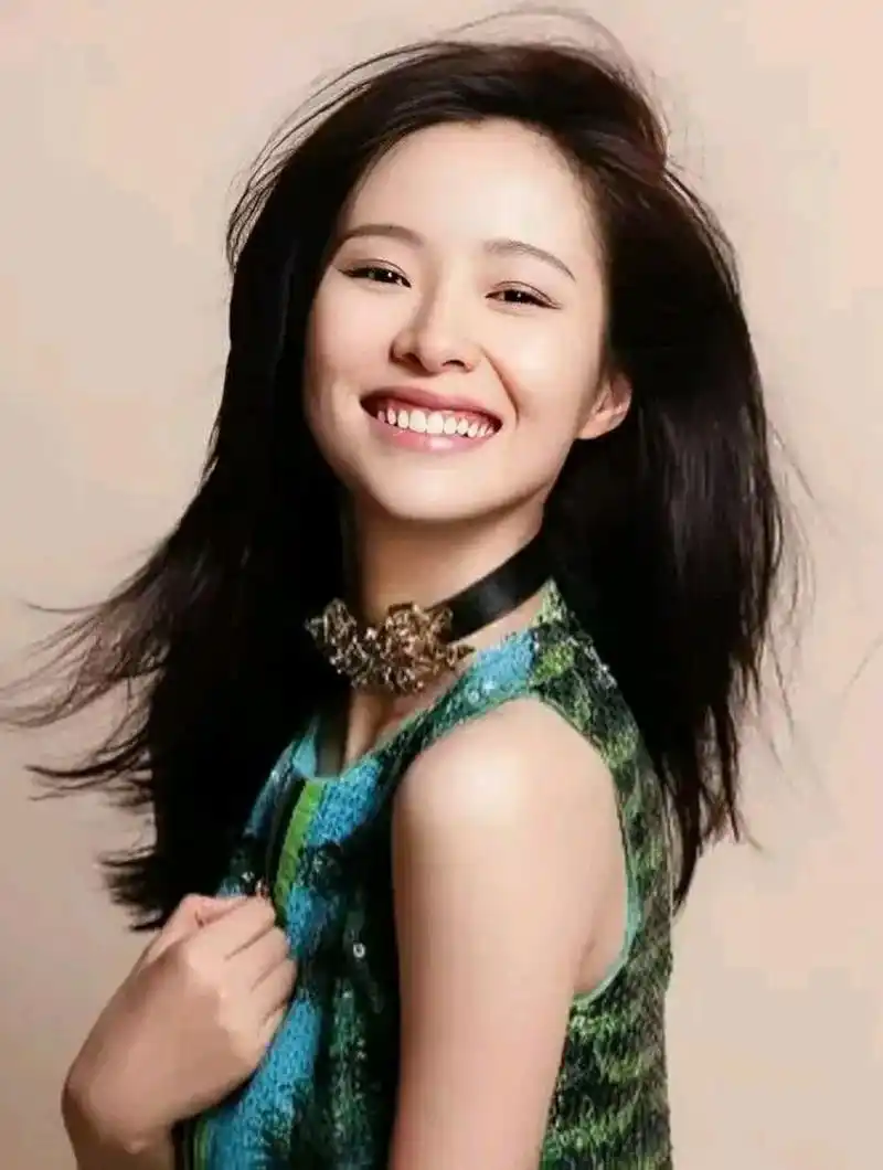 江一燕,1983年9月11日出生于浙江省绍兴市,毕业于北京电影学院,中国