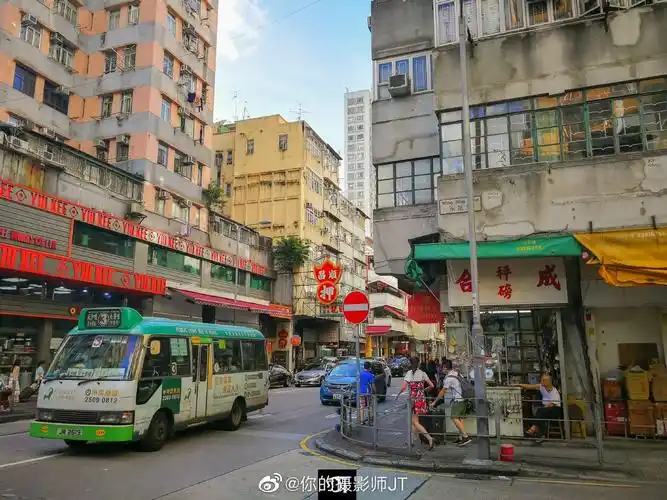 香港油麻地庙街夜景美食购物