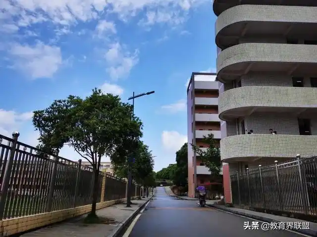 百年名校敢立潮头唱大风——开拓奋进的隆回二中