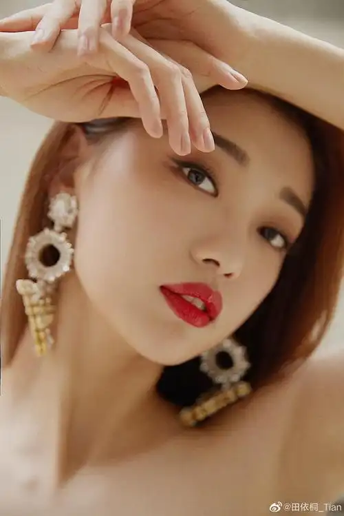 田依桐写真,华丽典雅,明艳动人