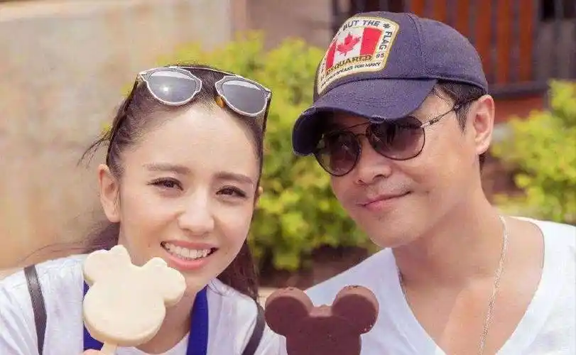 从卑微贤妻到自信女王佟丽娅活得漂亮才是最好的反击