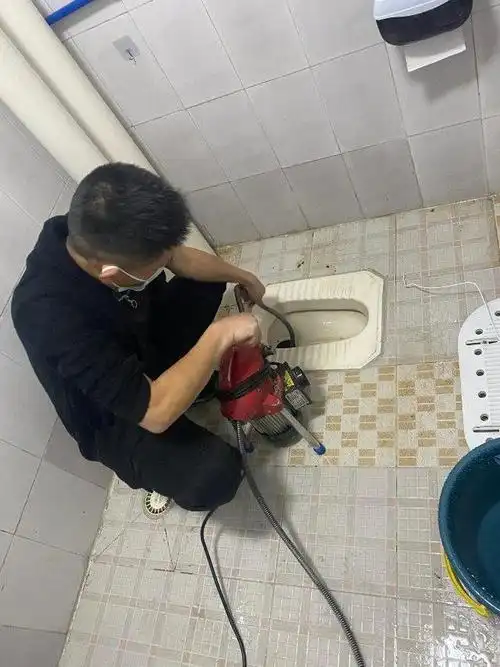 横沥通厕所疏通马桶师傅(管道疏通剂可以去马桶污垢吗)